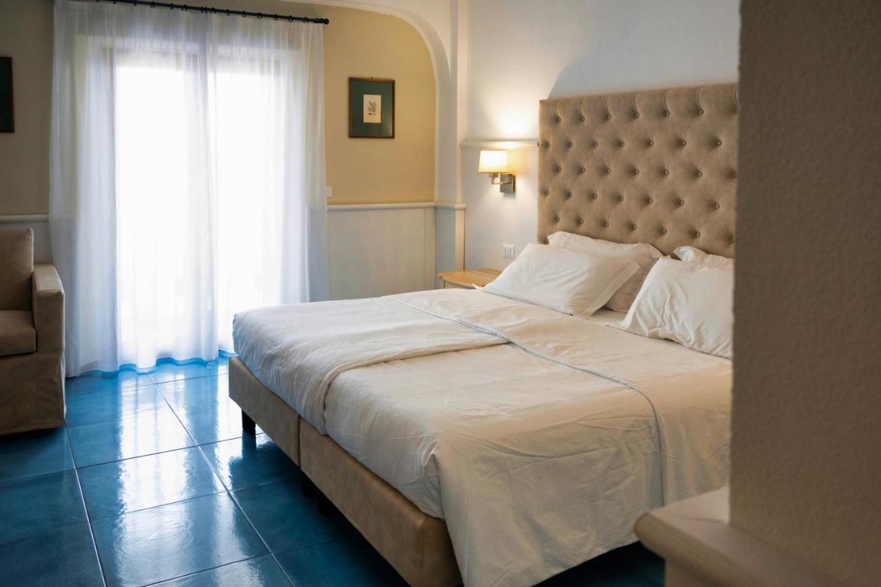 Arathena Rocks Hotel Giardini-Naxos Exterior foto