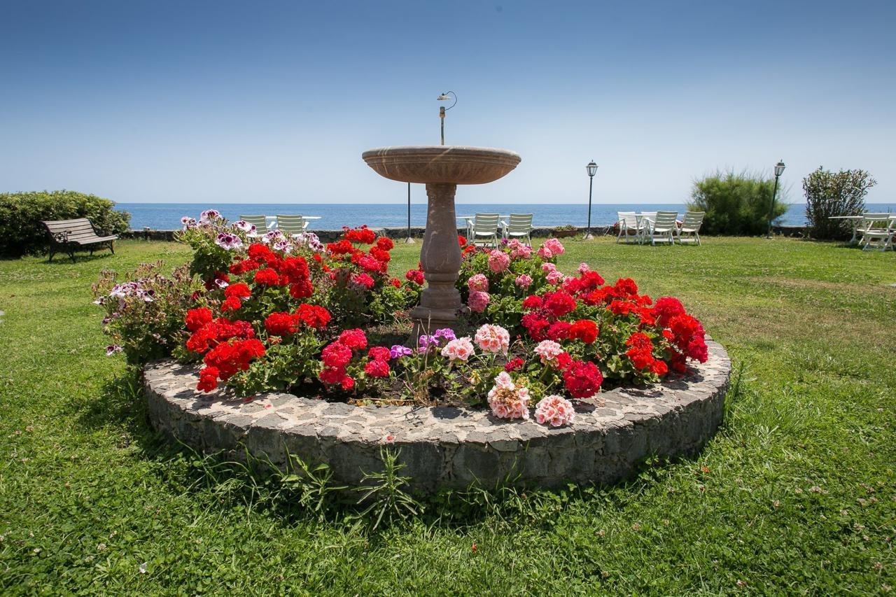 Arathena Rocks Hotel Giardini-Naxos Exterior foto