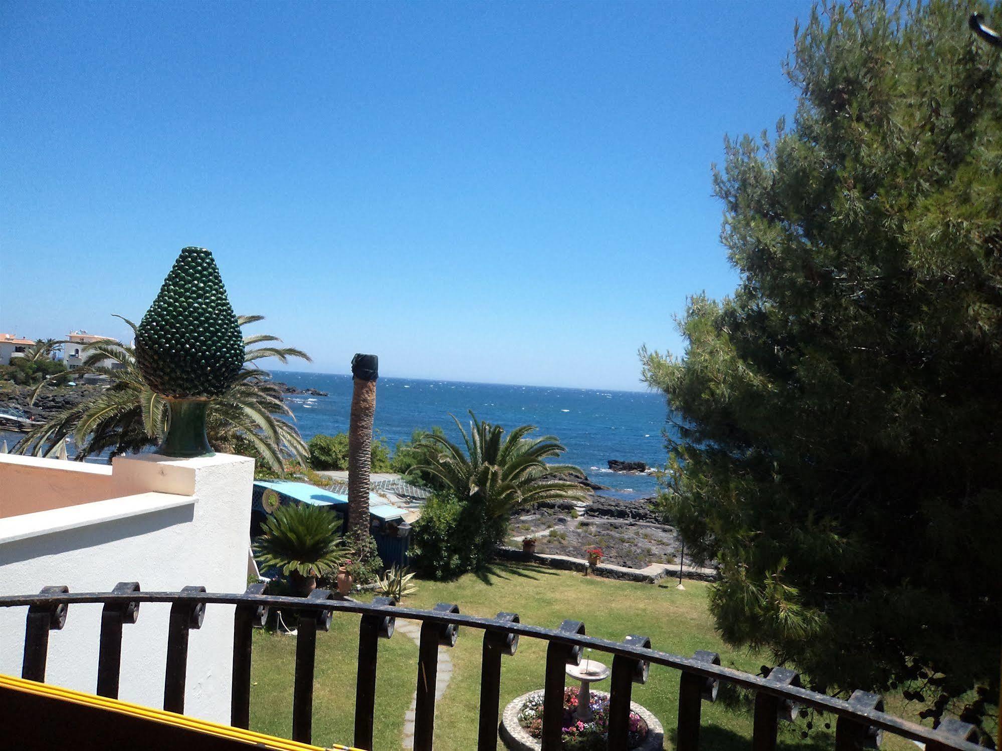 Arathena Rocks Hotel Giardini-Naxos Exterior foto